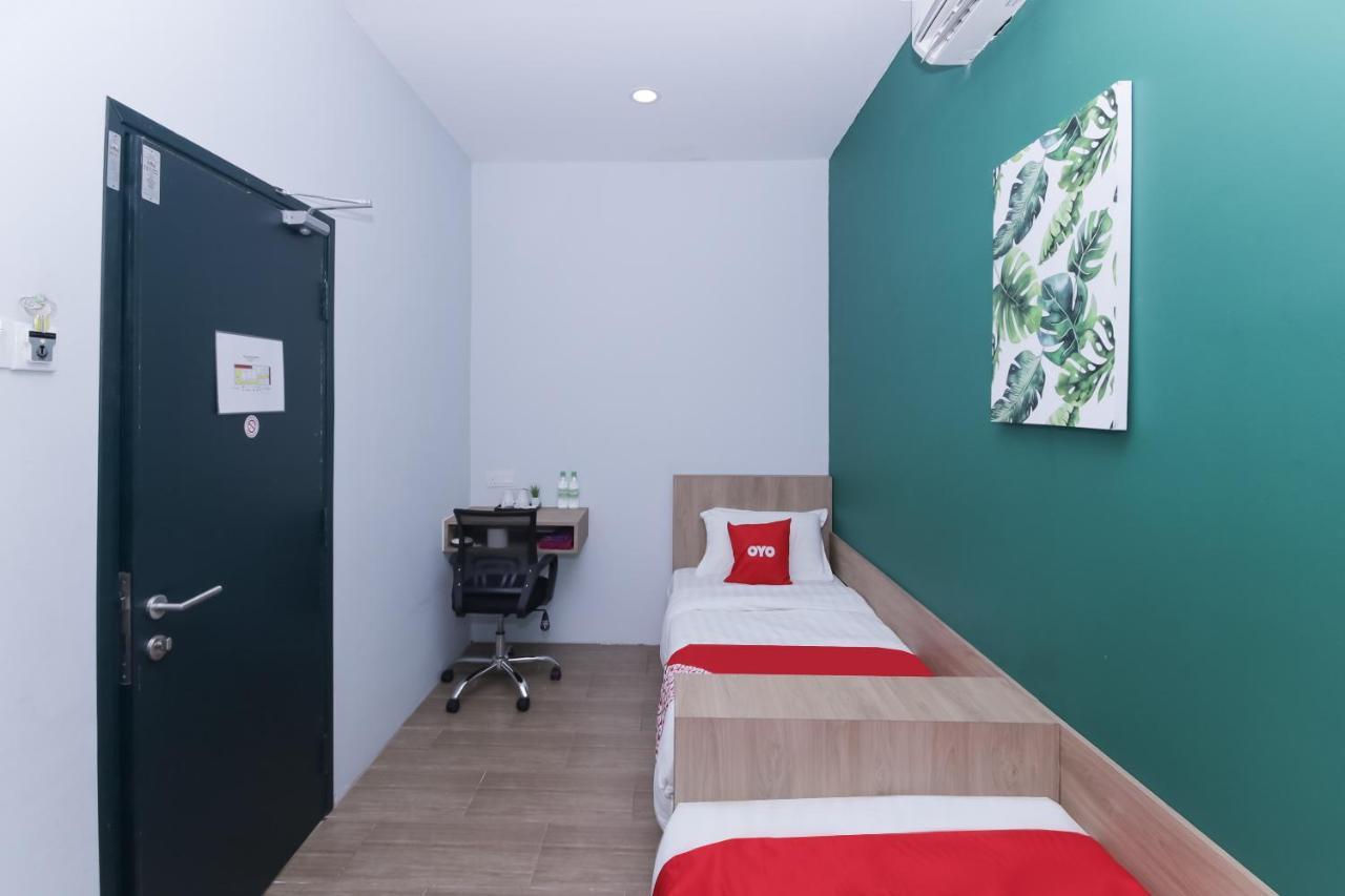 Oyo 90399 Green Home Hotel Syariah Сепанг Экстерьер фото