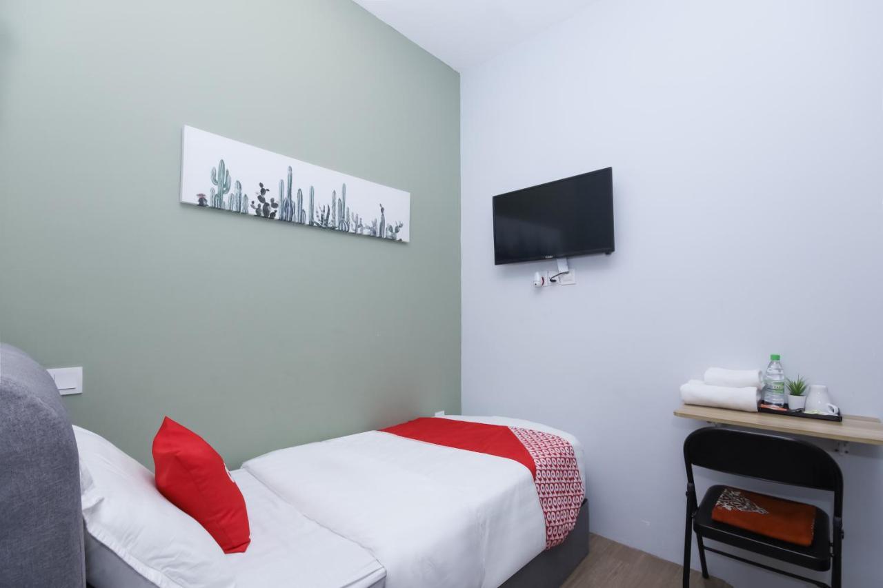 Oyo 90399 Green Home Hotel Syariah Сепанг Экстерьер фото