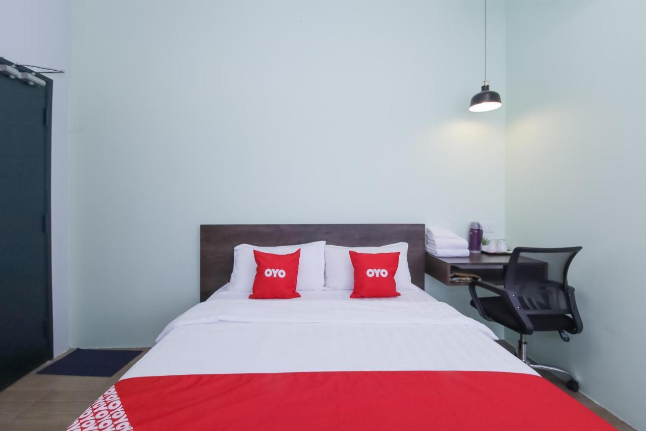 Oyo 90399 Green Home Hotel Syariah Сепанг Экстерьер фото