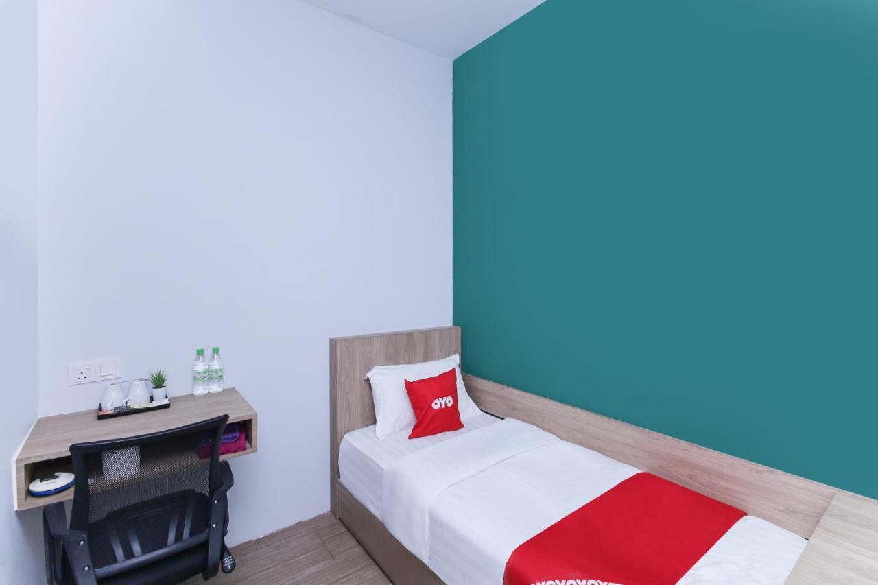 Oyo 90399 Green Home Hotel Syariah Сепанг Экстерьер фото
