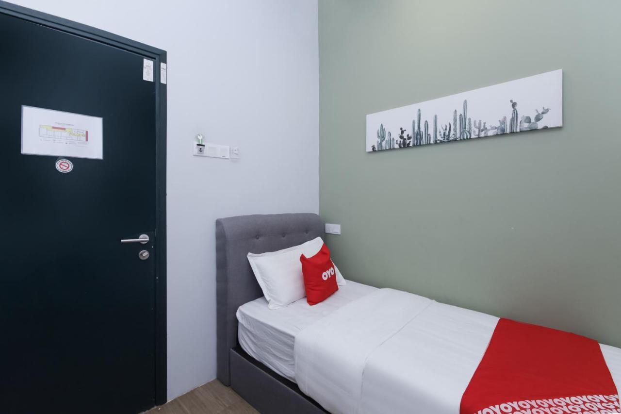 Oyo 90399 Green Home Hotel Syariah Сепанг Экстерьер фото