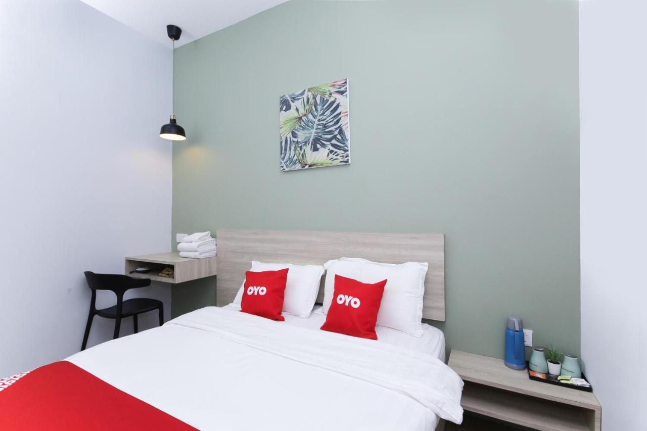Oyo 90399 Green Home Hotel Syariah Сепанг Экстерьер фото