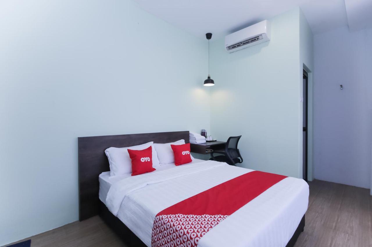 Oyo 90399 Green Home Hotel Syariah Сепанг Экстерьер фото